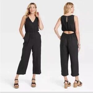 Universal Thread Sleeveless V-Neck Cutout Back Jumpsuit in Black